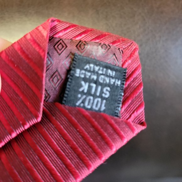 Men's Luciano Gatti Elite Red Silk Tie - Picture 3 of 4